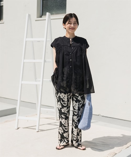 URBAN RESEARCH DOORS（アーバンリサーチドアーズ）の「UR TECH 棉質巴里紗碎褶法式袖罩衫（その他・レディース・黑色/寶藍色/赤褐色・黑色/寶藍色/赤褐色）」の17枚目の写真