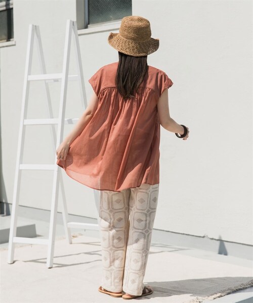 URBAN RESEARCH DOORS（アーバンリサーチドアーズ）の「UR TECH 棉質巴里紗碎褶法式袖罩衫（その他・レディース・黑色/寶藍色/赤褐色・黑色/寶藍色/赤褐色）」の12枚目の写真