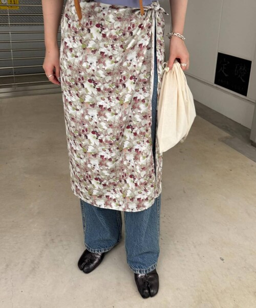 DISCOAT（ディスコート）の「【WEB限定】花柄ビッグスカーフ（バンダナ/スカーフ・レディース・グリーン/グレージュ・F）」の2枚目の写真