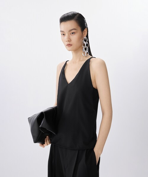 JNBY（ジェーエヌビーワイ）の「Frame Wire Cami Top（キャミソール・レディース・グレー/ブラック・36/38/40）」の2枚目の写真