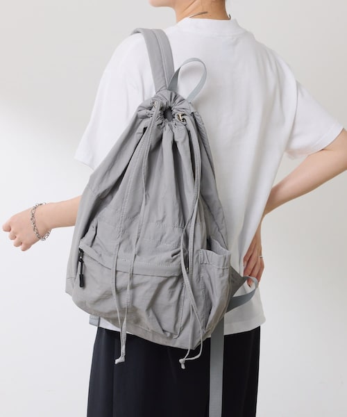 COLLAGE GALLARDAGALANTE（コラージュガリャルダガランテ）の「【PAPILLONNER/パピヨネ】ドロストナイロンリュック（バックパック/リュック・レディース・ブラック/グレー・FREE）」の2枚目の写真