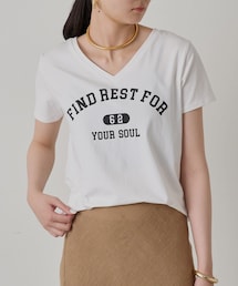 LOUNGEDRESS（ラウンジドレス）の「ロゴVネックTシャツ（Tシャツ/カットソー）」