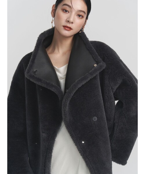 LAGUNAMOON（ラグナムーン）の「フェイクムートンスタンドカラーコート（ムートンコート・レディース・アイボリー/チャコールグレー/モカ・F）」の16枚目の写真