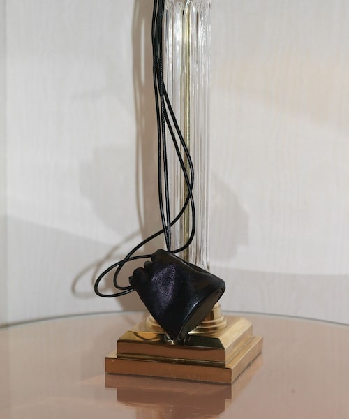 ADAM ET ROPE'(アダムエロペ)の「【PFT】Drawstrig Mini Pochette(ショルダーバッグ・レディース・ブラック/ブラウン・F)」の3枚目の写真