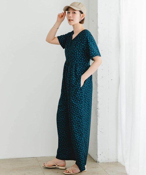 URBAN RESEARCH ROSSO（アーバンリサーチロッソ）の「F by ROSSO　フラワープリントオールインワン（サロペット/オーバーオール・レディース・BLACK/NAVY・36/38）」の18枚目の写真