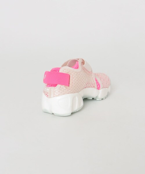 URBAN RESEARCH DOORS(アーバンリサーチドアーズ)の「NIKE ナイキリフト 2 GS/PS(KIDS)(シューズ小物/雑貨・キッズ・CHALK/PINK・18/19/20/21)」の8枚目の写真