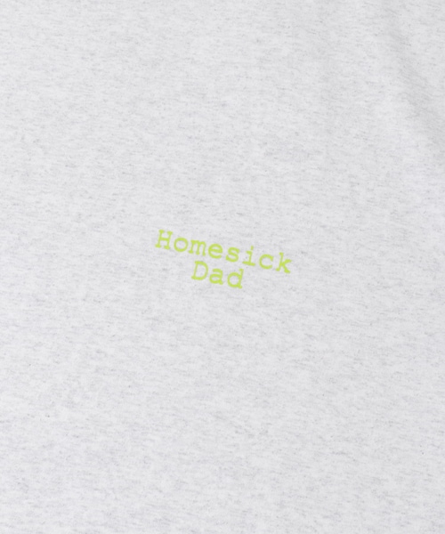URBAN RESEARCH(アーバンリサーチ)の「Wide Dad HOMESICK DAD T-SHIRTS(Tシャツ/カットソー・メンズ・ASH GRAY/NAVY・1/2)」の5枚目の写真