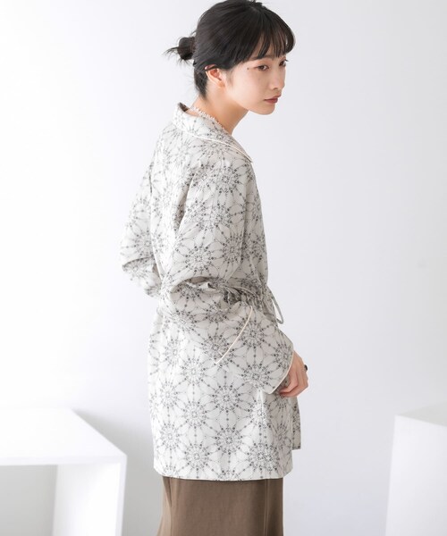 KBF（ケイビーエフ）の「ドロストプリントガウン（テーラードジャケット・レディース・BLUE/BEIGE/NAVY・one）」の6枚目の写真