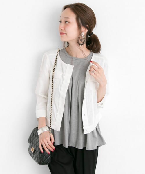 URBAN RESEARCH（アーバンリサーチ）の「リネンレーヨンシャツジャケット（ノーカラージャケット・レディース・WHT/NVY・FREE）」の4枚目の写真