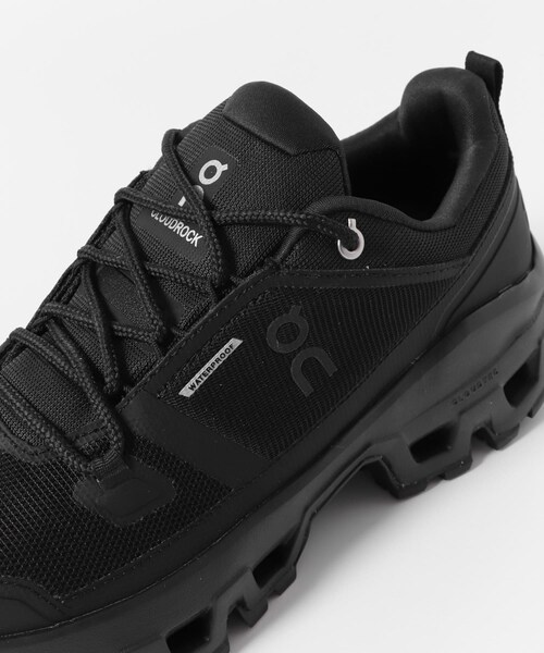 URBAN RESEARCH DOORS（アーバンリサーチドアーズ）の「On　CLOUDROCK LOW WP（スニーカー・メンズ・BLK/BLK・26/26.5/27/27.5/28/28.5/29/30/31）」の12枚目の写真