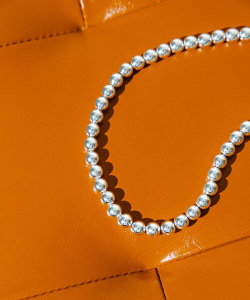 URBAN RESEARCH(アーバンリサーチ)の「decor『デコール』 Hematite8mmBallchoker(ネックレス・レディース・SILVER・-)」の5枚目の写真