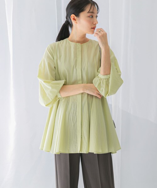 URBAN RESEARCH ROSSO（アーバンリサーチロッソ）の「ボリュームフレアートップス（シャツ/ブラウス・レディース・off/green・FREE）」の2枚目の写真