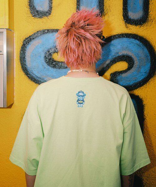 URBAN RESEARCH（アーバンリサーチ）の「Wide Dad　GRAPHIC T-SHIRTS WITH HATCH（Tシャツ/カットソー・メンズ・ASH GRAY/LIMEGREEN/NAVY・1/2）」の15枚目の写真