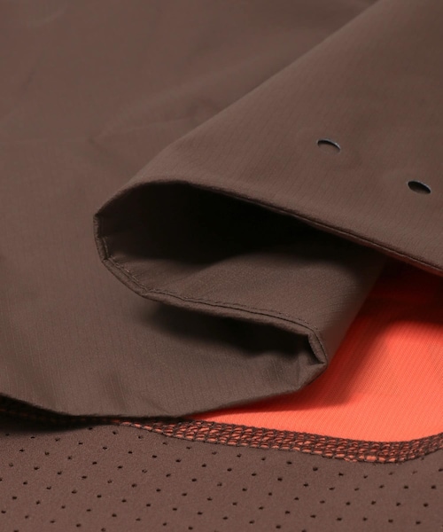 EKAL（エカル）の「CMF OUTDOOR GARMENT　DRIZZLER JK COEXIST BRIGHT（ブルゾン・メンズ・BLACK/D.BROWN・M/L）」の7枚目の写真