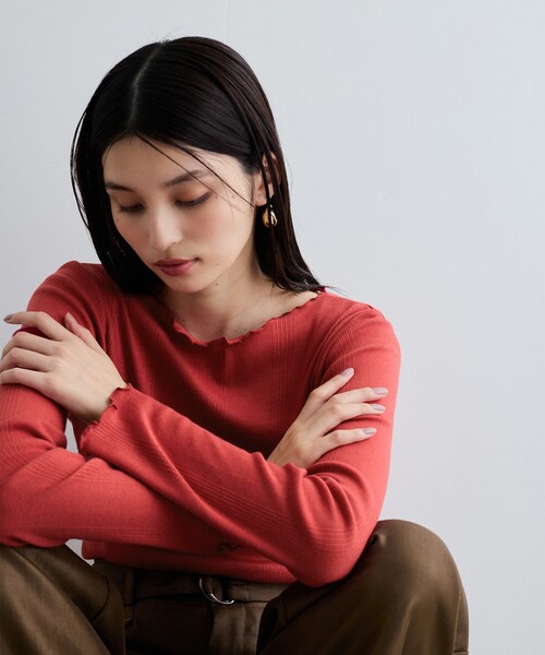 VIS(ビス)の「【Miller】VIS別注モデルボートネックメロープルオーバー【洗える】(Tシャツ/カットソー・レディース・ライトグレー/オフホワイト/レッド系・F)」の6枚目の写真