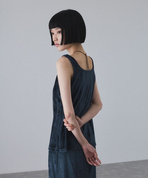 ADAM ET ROPE'（アダムエロペ）の「【Miller for ADAM ET ROPE'】別注 スクエアタンク（カップ付き）（タンクトップ・レディース・グリーン/ネイビー・F）」の4枚目の写真