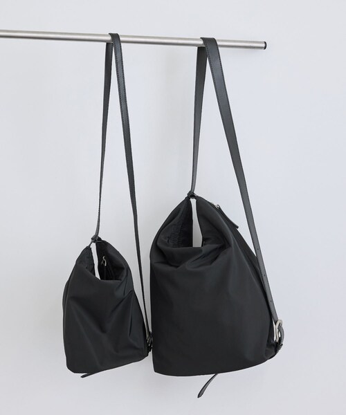 ADAM ET ROPE'(アダムエロペ)の「【WEB限定】マルチWAY撥水ボンサック(ショルダーバッグ・レディース・ブラック・F)」の9枚目の写真