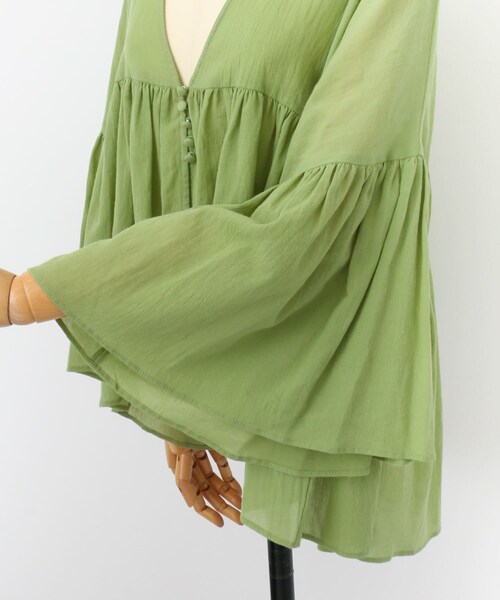 URBAN RESEARCH ROSSO（アーバンリサーチロッソ）の「ボリュームギャザーブラウス（シャツ/ブラウス・レディース・white/matcha・FREE）」の20枚目の写真