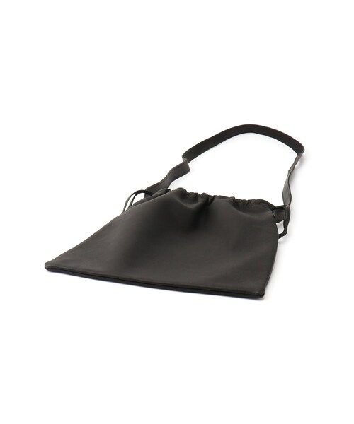 ADAM ET ROPE'（アダムエロペ）の「【Aeta/アエタ】Double Faced DRAWSTRING SHOULDER S（ハンドバッグ・メンズ・ブラック・F）」の6枚目の写真