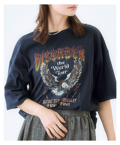 nissen（ニッセン）の「＜大きいサイズ＞ 綿100％ゆるシルエットプリントＴシャツ（接触冷感・UVカット）（Tシャツ/カットソー・レディース・黒(フォト猫)/ピンクベージュ(靴)/チャコール(フラワー)/黒(メッセージ)/グレイッシュベージュ(ロゴ)/サンドベージュ(バックロゴ)/アッシュブルー(メッセージ)/オフホワイト(フォト)/チャコール(バックプリント)/ネイビー(ヴィンテージ風)/モカブラウン(ロゴ)/グレイッシュネイビー(ナンバー)/チャコール(フォト)/グリーン(CAT)/黒(ロゴメッセージ)/グレージュ(ウサギ)/コーラルピンク(変身ポーズ)/黒(フラワー&ロゴ)・L/LL/3L/4L/5L/6L/8L/10L）」の16枚目の写真