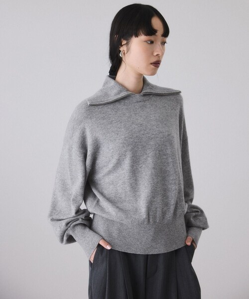 ADAM ET ROPE'(アダムエロペ)の「カシミア混ZIPタートルネックプルオーバー(ニット/セーター・レディース・グレー/ベージュ・F)」の10枚目の写真