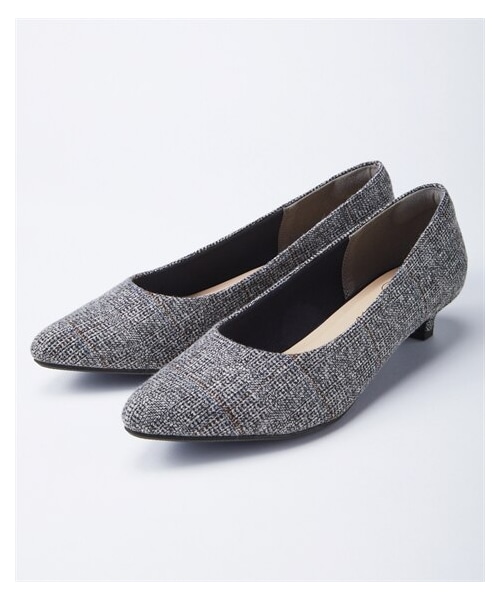 nissen（ニッセン）の「【ゆったり幅広】ポインテッドトゥローヒールパンプス（低反発中敷）（ワイズ４Ｅ）（パンプス・メンズ・黒(スムース)/キャメル(スムース)/アイボリー(スムース)/黒(スエード調)/グレー(スエード調)/アンティークシルバー/黒(エナメル調)/ピンクベージュ(エナメル調)/モカベージュ(スエード調)/ダスティーネイビー(スエード調)/グレージュ(スエード調)/ブルーグリーン(スエード調)/ダークブラウン(スエード調)/チェック柄/ブラウン(クロコ)/オーク(スムース)/ベージュ(クロコ)/ミント(スエード調)/ピンクベージュ(刺しゅう)/キャメル(メッシュ型押し)/【販売終了】ブラックチェック/オレンジブラウン(スエード調)/パイソン柄/アプリコット(スエード調)/ホワイト(型押し)/ブルーパープル(スエード調)/カーキ(スエード調)/ブラックチェック/オレンジキャメル(メッシュ型押し)/ブロンズ・23.0cm/4E/23.5cm/4E/24.0cm/4E/24.5cm/4E/25.0cm/4E/25.5cm/4E/26.0cm/4E/26.5cm/4E/27.0cm/4E）」の7枚目の写真