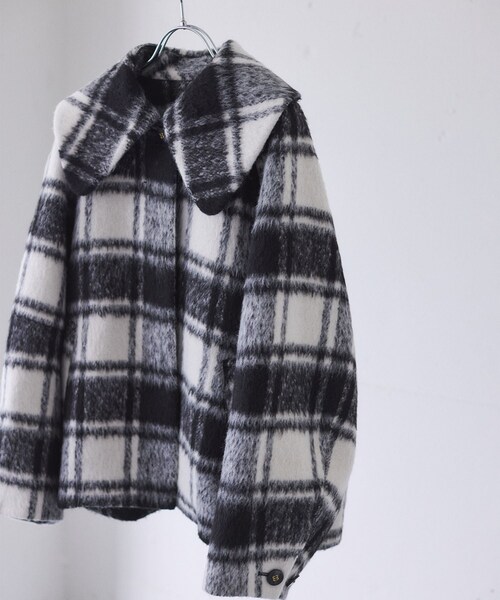 VIS（ビス）の「【アウター総選挙1位】ビッグカラーモモンガシャギーショートコート（ブルゾン・レディース・ブラック/グレー/オフホワイト/ブラック系・M/S）」の11枚目の写真