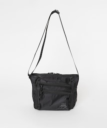 URD マルチポケットショルダーバッグ