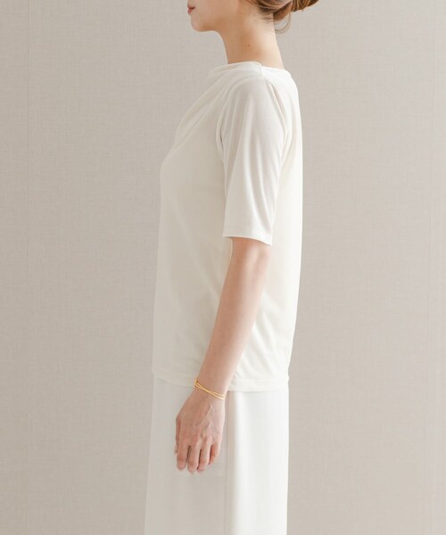 URBAN RESEARCH ROSSO（アーバンリサーチロッソ）の「シアーストレッチベロアカットソー（Tシャツ/カットソー・レディース・OFF/CH/LACQUER・FREE）」の12枚目の写真