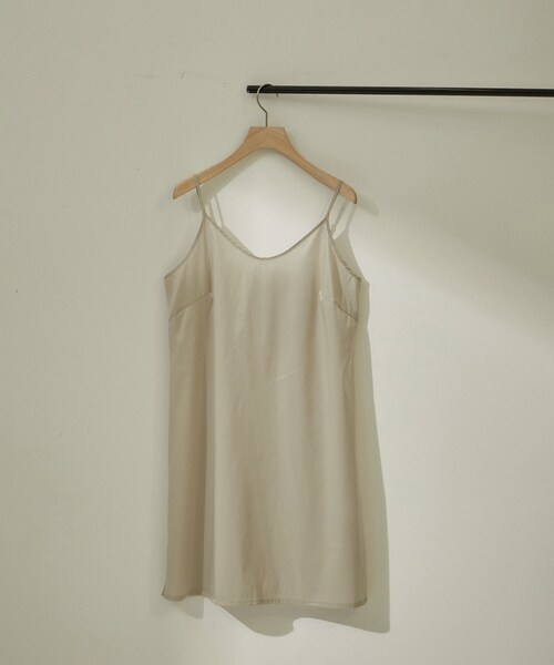 ADAM ET ROPE'（アダムエロペ）の「ペチコートワンピース【着丈調整可能】（その他アンダーウェア/インナー・レディース・ブラック/ベージュ・F）」の2枚目の写真