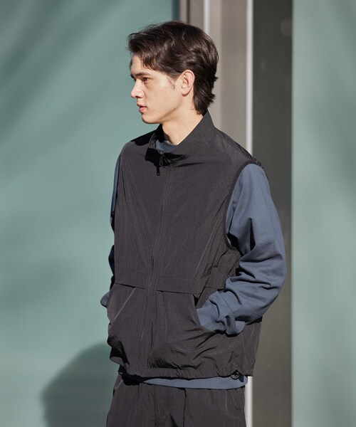 URBAN RESEARCH(アーバンリサーチ)の「『UR TECH』ナイロンベスト(テーラードジャケット・メンズ・BLACK/BLUE/GRAY・M/L)」の21枚目の写真