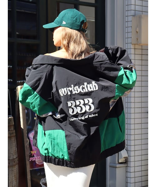 EVRIS（エヴリス）の「オリジナルグラフィックブレーカージャンパー（ナイロンジャケット・レディース・ホワイト/ブラック/ネイビー・F）」の2枚目の写真