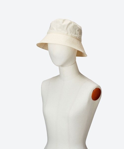 ADAM ET ROPE'（アダムエロペ）の「【J'aDoRe限定】【KIJIMA TAKAYUKI(キジマ タカユキ)】VENTILE K SEAM BUCKET HAT（ハット・レディース・ブラック/オフホワイト/ベージュ・1/2）」の8枚目の写真