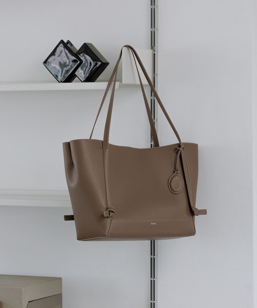ROPE'（ロペ）の「【E'POR】KNOT BAG Large/A4対応・通勤・撥水・軽量・26AW新型（トートバッグ・レディース・ブラック/ダークブラウン・F）」の3枚目の写真