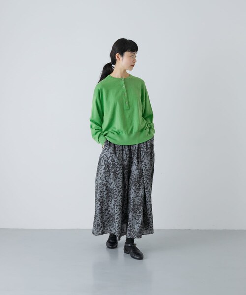 かぐれ（カグレ）の「コットンカシミヤヘンリーネックニット（ニット/セーター・レディース・YELLOW/GREEN/BLACK・Free）」の21枚目の写真