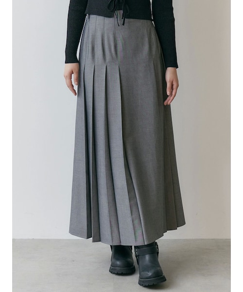 CALNAMUR（カルナムール）の「ランダムプリーツロングＳＫ（スカート・レディース・ライトグレー/チャコールグレー/グレー・F/S/M）」の7枚目の写真