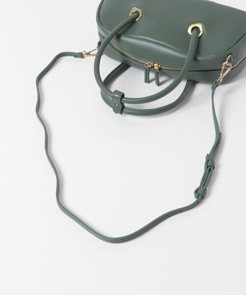 URBAN RESEARCH ROSSO（アーバンリサーチロッソ）の「LE VERNIS　Eyelet wide boston（ボストンバッグ・レディース・オリーブ/モカ/ブラック・-）」の13枚目の写真