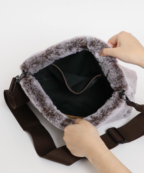 URBAN RESEARCH Sonny Label（アーバンリサーチサニーレーベル）の「LE VERNIS　ファーキルティングクラッチ（クラッチバッグ・レディース・ブラウン/ベージュ・one）」の10枚目の写真