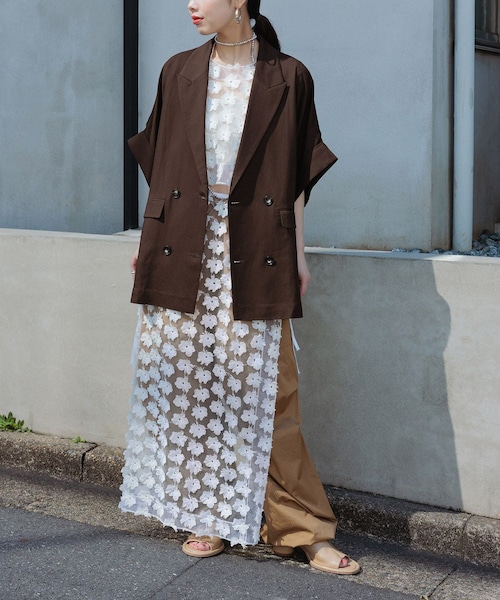 ADAM ET ROPE'(アダムエロペ)の「【サステナブル】ショートスリーブシャツジャケット(テーラードジャケット・レディース・ブラック/キナリ/ダークブラウン・F)」の6枚目の写真