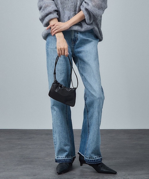ADAM ET ROPE'(アダムエロペ)の「COTTON USAセミフレアデニム 4(デニムパンツ・レディース・ブルー系/サックス・M/S/XS)」の5枚目の写真