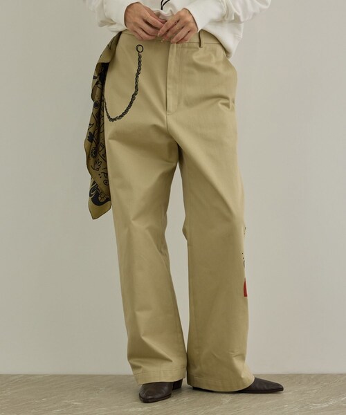 ADAM ET ROPE'(アダムエロペ)の「【Camille de Cussac by SALON】アートプリントトラウザーズパンツ / セットアップ対応(チノパンツ・レディース・ベージュ・M/S)」の5枚目の写真