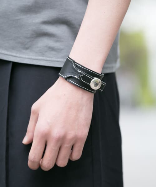 URBAN RESEARCH Sonny Label（アーバンリサーチサニーレーベル）の「on the sunny side　African Concho Bracelet（ブレスレット・メンズ・Natural/Black・one）」の4枚目の写真