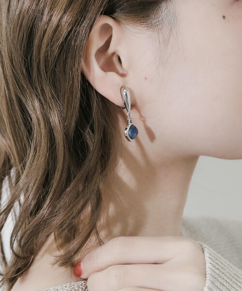 SMELLY（スメリー）の「マーブルスクエアスウィングイヤリング（イヤリング・レディース・BL/SV・-）」の6枚目の写真