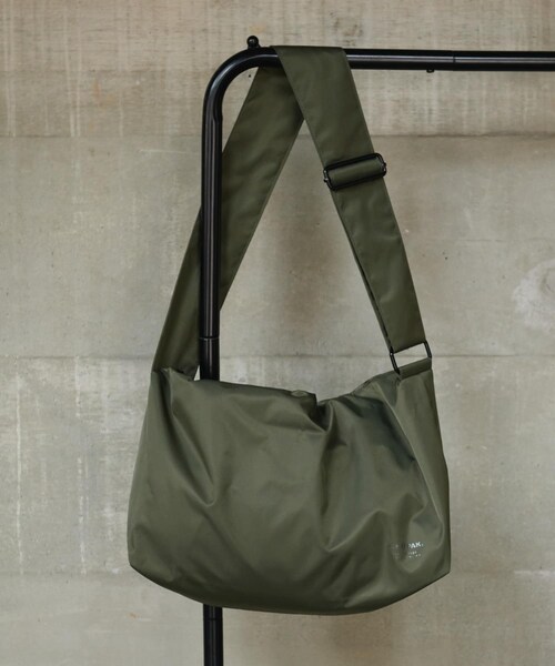 URBAN RESEARCH DOORS（アーバンリサーチドアーズ）の「『撥水』『別注』YAKPAK×DOORS　SHOULDER BAG M（ショルダーバッグ・メンズ・OLIVE/BLACK/CHARCOAL/NAVY・-）」の21枚目の写真