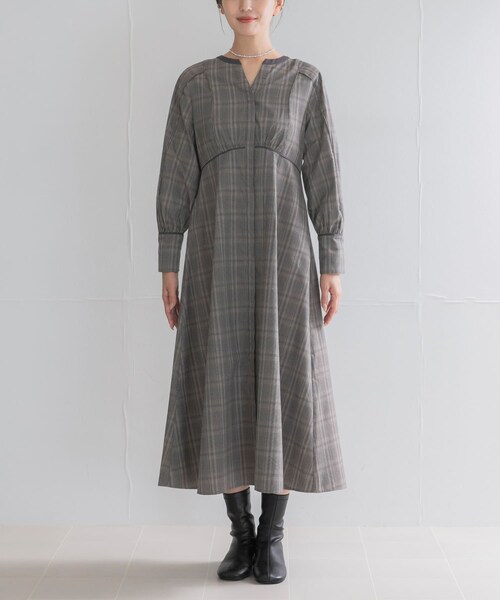 URBAN RESEARCH ROSSO（アーバンリサーチロッソ）の「『一部WEB限定カラー』バイカラーチェックナローワンピース（ワンピース・レディース・BROWN/BEIGE/NAVY・Free）」の11枚目の写真