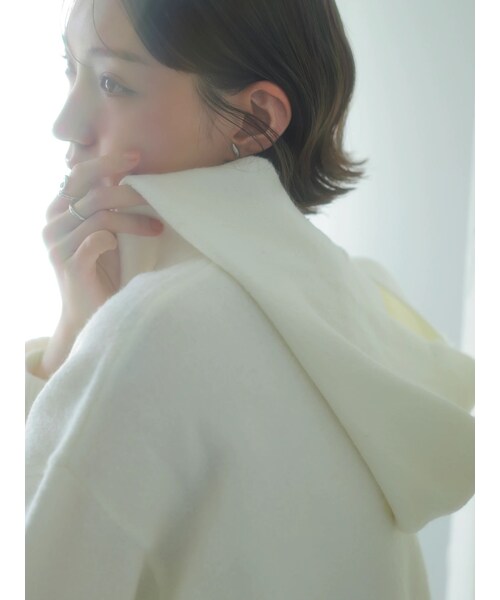 dazzlin（ダズリン）の「【吉田朱里】リラックスニットフーディ（パーカー・レディース・オフホワイト/グレー/レッド/ベージュ・F）」の5枚目の写真