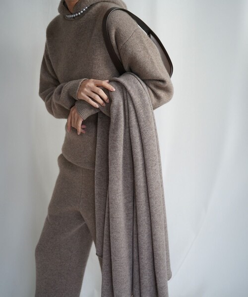 ROPE'(ロペ)の「GWIL CASHMERE PANTS|カシミア100%大判ストール(ストール/ショール・レディース・ブラック/ベージュ・F)」の6枚目の写真