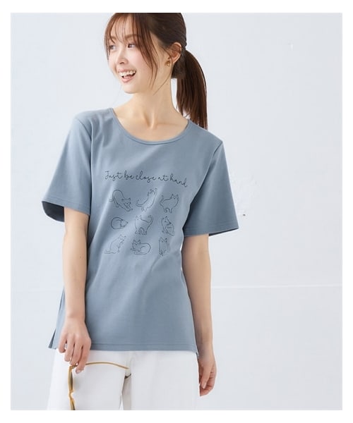 nissen（ニッセン）の「【ひんやりコットン】プリントTシャツ（綿１００％・接触冷感・UVカット）（選べる柄）＜大きいサイズ有＞（Tシャツ/カットソー・レディース・クールロゴ:オフホワイト/クールロゴ:黒/カーブロゴ:チャコールグレー/[在庫限り]カーブロゴ:アイス杢/ブロックデザインロゴ:アイス杢/ドロップ:ブロックデザインロゴ:ネイビー/[在庫限り]ハチドリ:グレージュ/[在庫限り]看板ネコ:モーブピンク/[在庫限り]看板ネコ:グレージュ/[在庫限]リラックス猫スモーキーブルー/5匹のハリネズミ:ピスタチオ/カラフルフラワーロゴ:黒/[在庫限]ハンギングフラワー:ラベンダー/[在庫限り]雑貨フラワー:ミントブルー/大人ロゴ:オフホワイト/レタリングロゴ:チャコールグレー/フレンチロゴ:グレージュ/ほのぼのネコ:ミント/ワンポイントネコ:ブルー/草花:ピンクベージュ/大人ロゴ:黒/筆記ロゴ:黒/雑貨:ダークミント/パイナップル:チャコールグレー/ラビット:ダークピンク/黒ネコ:ソフトブルー/日々ネコ:オートミール・S/M/L/LL/3L/4L/5L/6L/8L/10L）」の19枚目の写真