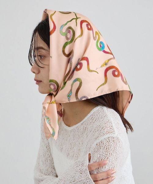 ADAM ET ROPE'（アダムエロペ）の「【LA PRESTIC OUISTON】CARRE 65cm SCARF SE（バンダナ/スカーフ・レディース・ベージュ系・F）」の11枚目の写真