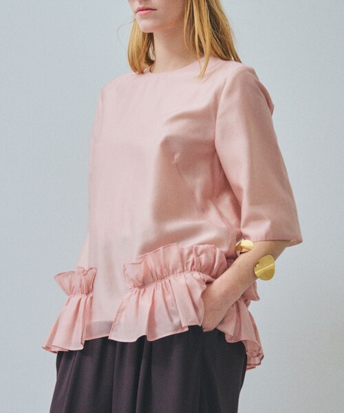 ROPE'（ロペ）の「【一部店舗限定】【REALM（レルム）】HALF SLEEVE BLOUSE｜裾フリルブラウス　26SS（シャツ/ブラウス・レディース・ブラック/ピンク・38）」の16枚目の写真